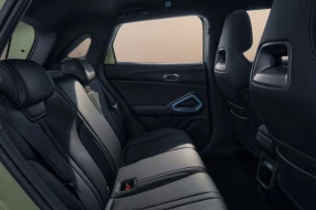 Seitliche Innenansicht auf die Rückbank des BYD Elektro-SUV.