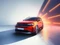 Roter Opel SUV vor strahlend erleuchteter Hintergrundwand.