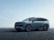 Ein Hyundai IONIQ 9 steht auf freier Straße vor weitem Horizont – futuristisches Design und klare Linien prägen das vollelektrische SUV.