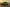Jeep-SUV vor einem Bergpanorama, Sonnenuntergang im Hintergrund.