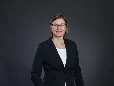 Ansprechpartnerbild Nina Brenner Gesamtleitung Marketing / Interne Kommunikation / Individuelle Geschäftsabläufe