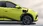 BYD Dolphin Surf in knallgelb Detailgelb eingesteckes Ladekabel