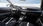 Innenansicht eines Opel Fahrzeugs mit Fokus auf das Cockpit.