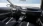 Opel SUV Cockpit in Nahaufnahme mit dunklem Interieur.