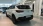Geparkter weißer Opel SUV von hinten.