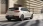 Rückansicht eines fahrenden Hyundai Kombis.