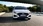 Weißer Hyundai i30 auf einer Autobahn, frontal fotografiert.