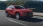 Roter Mazda auf der Straße, seitlich-frontal.