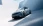 Opel Corsa vor einer grauen Wand, frontal seitlich.