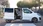 Opel Minivan in Seitenansicht mit geöffneten Schiebetüren.