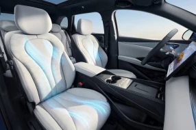 BYD Innenraum: vordere Sitze mit integrierter Kühlfunktion