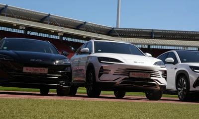 Nahaufnahme der BYD-Flotte im Max-Morlock-Stadion in Nürnberg.