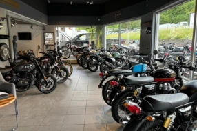 Motorräder im Royal Enfield Showroom in Bopfingen.